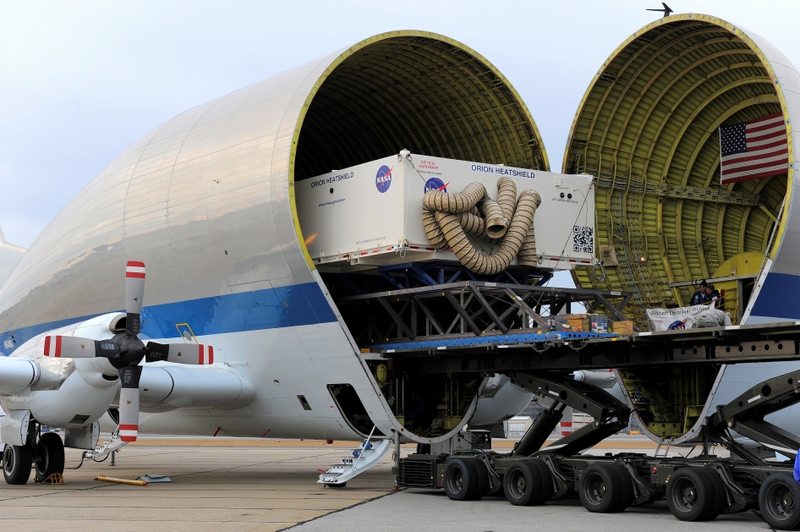 Illustration for article titled This Super-Sized Cargo Plane Carries NASA's Biggest Loads